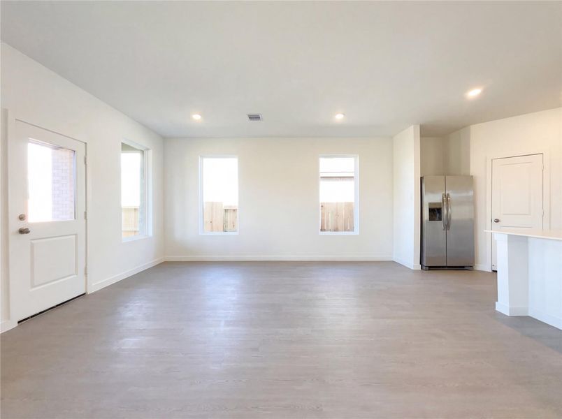 Spacious, unfurnished interior of a new home in Sunterra, Katy (Image 12). Spacious, unfurnished interior of a new home in Sunterra, Katy (Image 12).