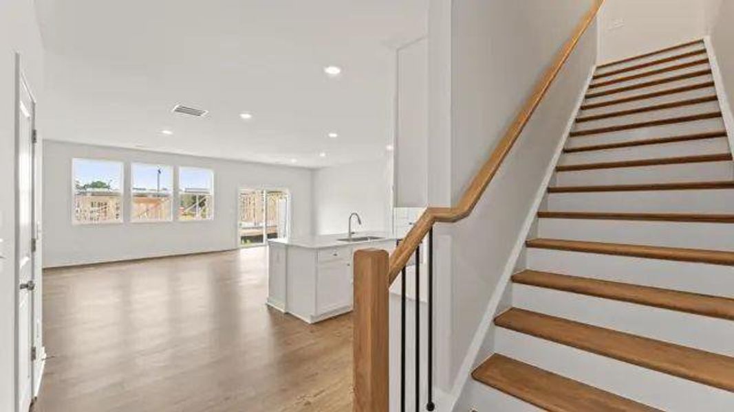 Spacious, unfurnished interior of a new home in Magnolia Square, Austell (Image 9).