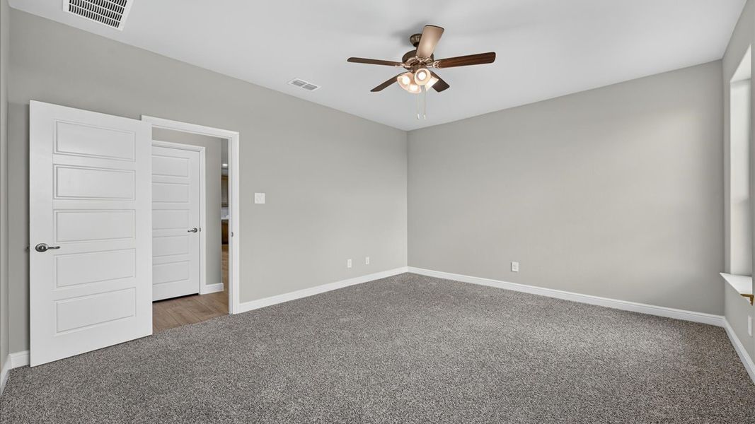 Spacious, unfurnished interior of a new home in Bluestem, Rhome (Image 15).