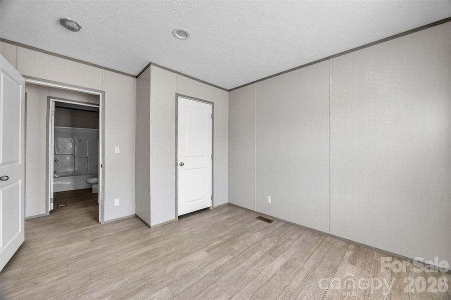 Spacious, unfurnished interior of a new home in , Taylorsville (Image 20).