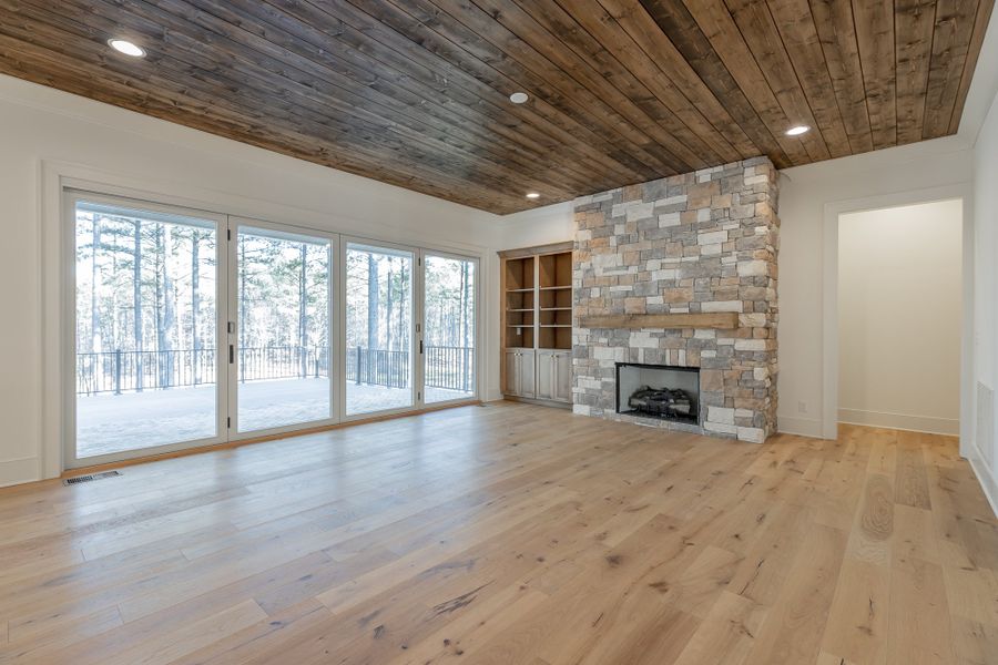 Spacious, unfurnished interior of a new home in River Gorge Ranch, Guild (Image 75).