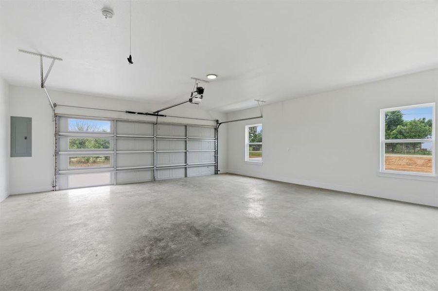 Spacious, unfurnished interior of a new home in , Joshua (Image 36).