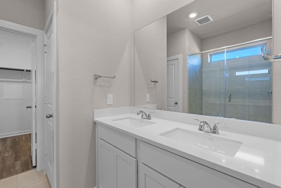 Furnished interior view inside a new home in , Alvin (Image 10).