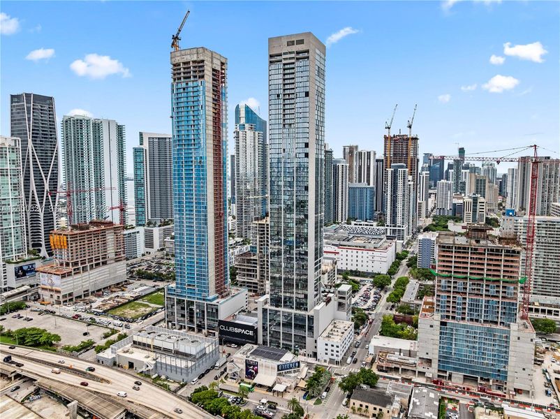 Condo located in Miami, FL showcasing its design and architecture (Image 25).