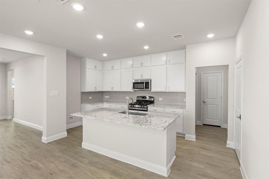 05. 2315 Aspen Chase - Kitchen (2)