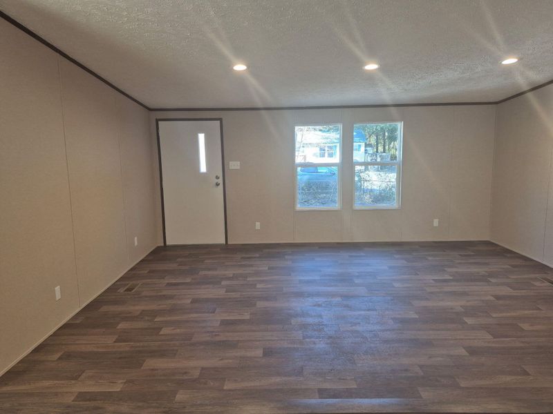 Spacious, unfurnished interior of a new home in , Walterboro (Image 18).