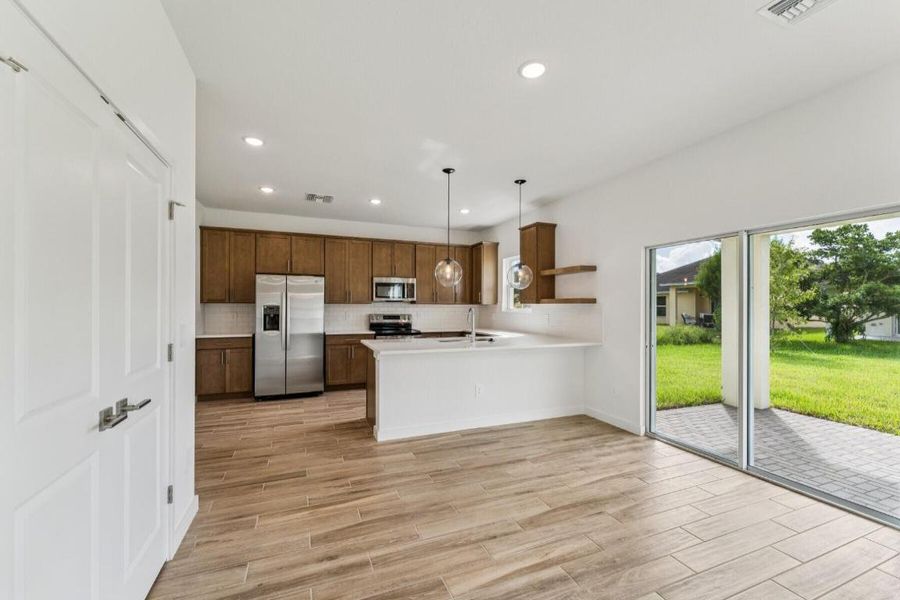 Dining Area & Kitchen