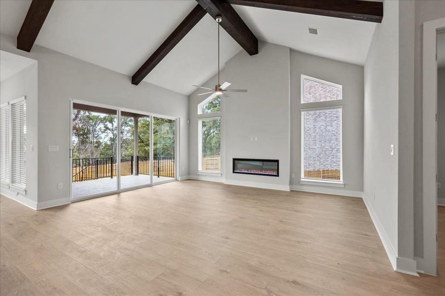 Spacious, unfurnished interior of a new home in Meyer Ranch, New Braunfels (Image 20).