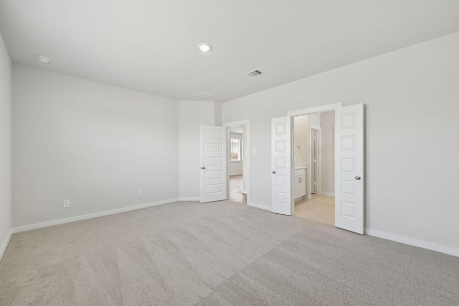 Spacious, unfurnished interior of a new home in Landing Meadows - Traditional Series, New Caney (Image 25).