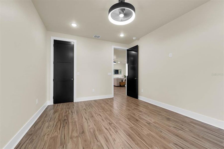 Spacious, unfurnished interior of a new home in , Orlando (Image 22).