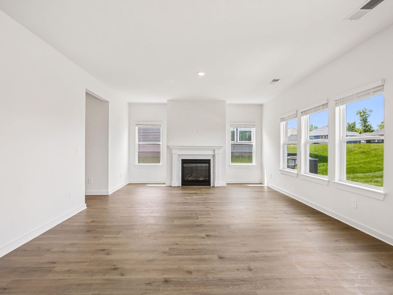Spacious, unfurnished interior of a new home in Mansker Farms - Bronze Series, Hendersonville (Image 7).