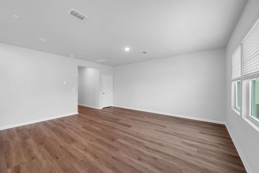 Spacious, unfurnished interior of a new home in , Summerville (Image 19).