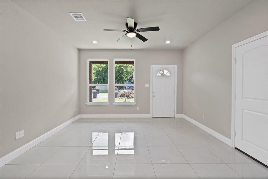Spacious, unfurnished interior of a new home in , Cleburne (Image 24).