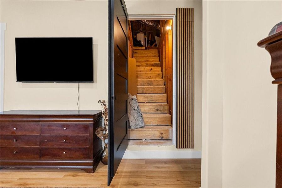 Furnished interior view inside a new home in , Kemah (Image 12).