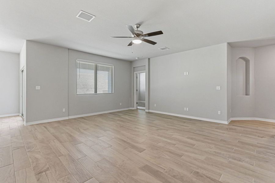 Spacious, unfurnished interior of a new home in Emerald Estates, Horizon City (Image 31). Spacious, unfurnished interior of a new home in Emerald Estates, Horizon City (Image 31).