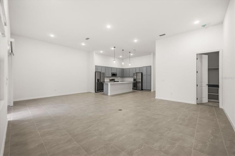 Spacious, unfurnished interior of a new home in , Orlando (Image 33).