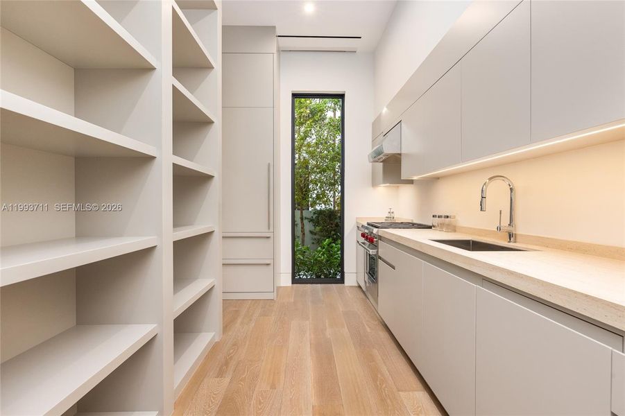 Furnished interior view inside a new home in , Fort Lauderdale (Image 39).