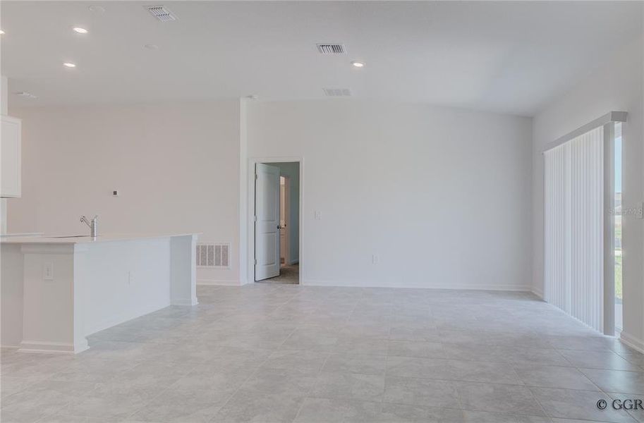 Spacious, unfurnished interior of a new home in Knightsbridge, Kissimmee (Image 26). Spacious, unfurnished interior of a new home in Knightsbridge, Kissimmee (Image 26).
