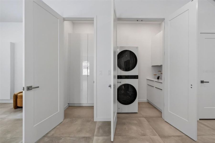 Furnished interior view inside a new home in , Sarasota (Image 16).