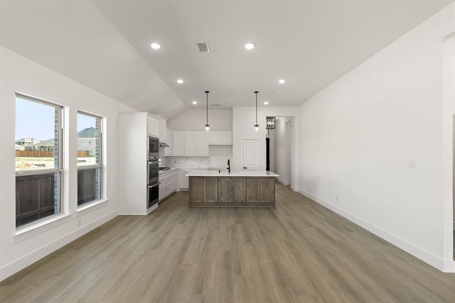 12. 1031 Gracious - Dining (3)