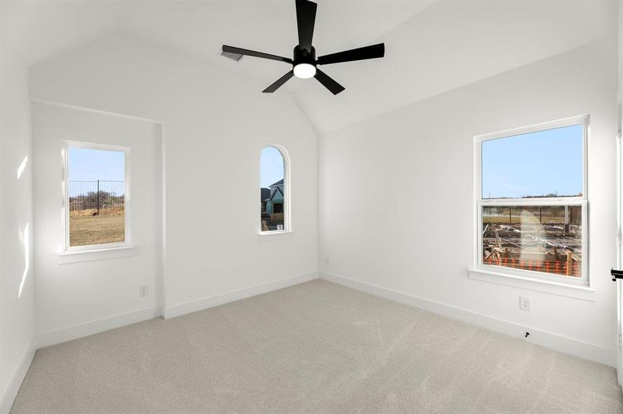 Spacious, unfurnished interior of a new home in Edgewood Creek, Celina (Image 17).