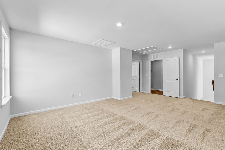 Spacious, unfurnished interior of a new home in Hanes Lake, Winston-Salem (Image 29).