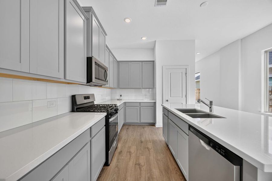 Furnished interior view inside a new home in La Segarra 40', Brookshire (Image 8).
