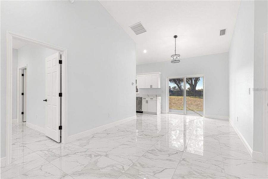 Spacious, unfurnished interior of a new home in , Summerfield (Image 14).