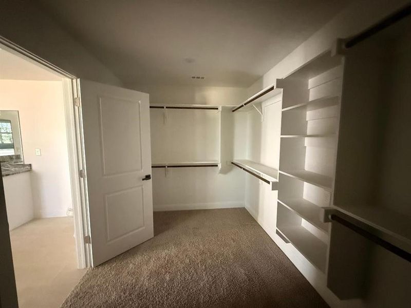 Spacious, unfurnished interior of a new home in , Mineral Wells (Image 8).