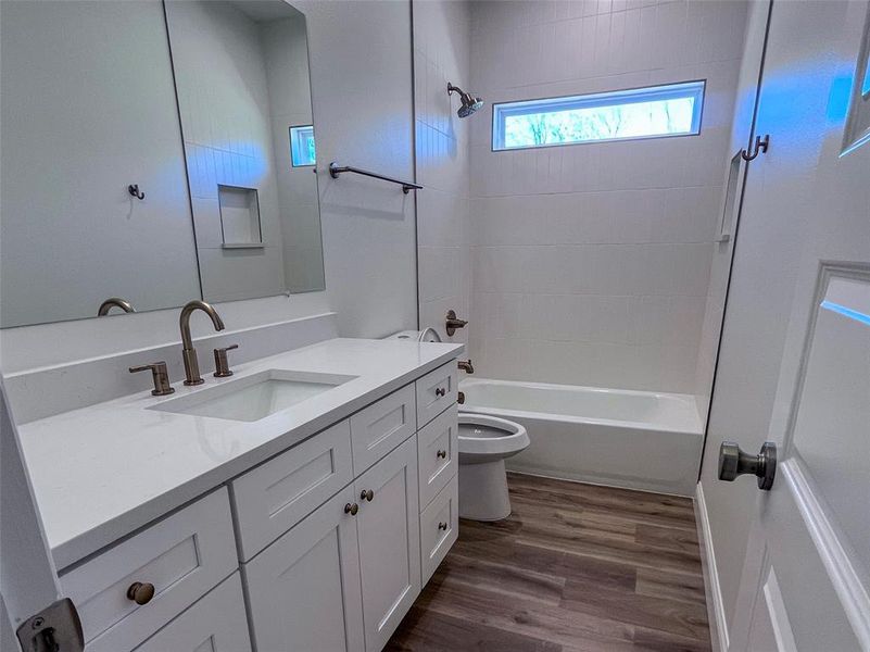 Furnished interior view inside a new home in , Denison (Image 8).