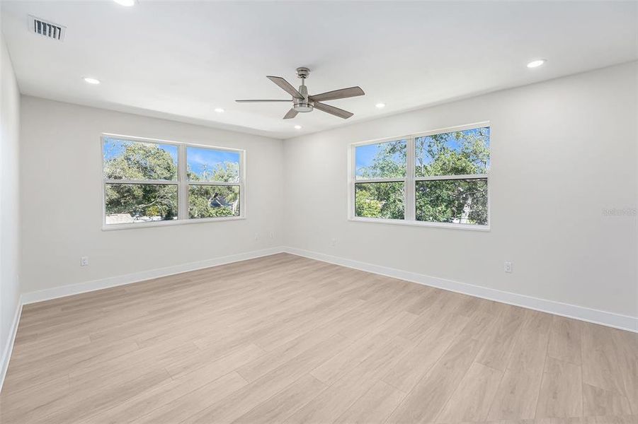Spacious, unfurnished interior of a new home in , Largo (Image 26).