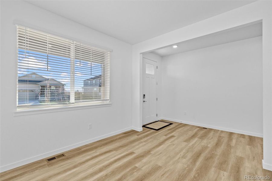 Spacious, unfurnished interior of a new home in Vantage, Berthoud (Image 26).