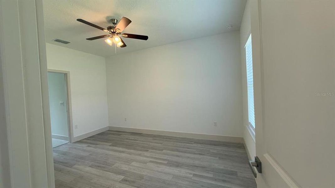 Spacious, unfurnished interior of a new home in , Dunnellon (Image 24).