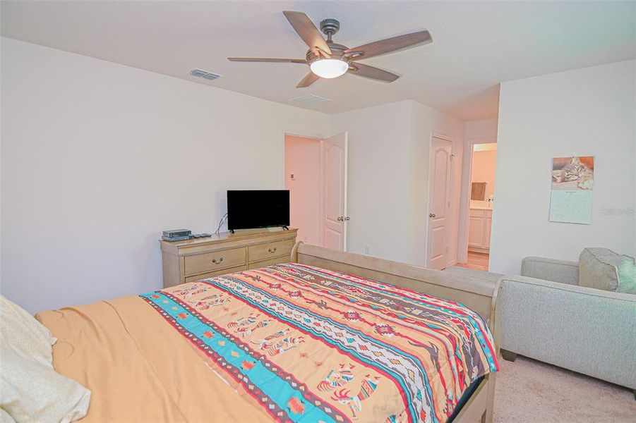 Furnished interior view inside a new home in , Kissimmee (Image 10).