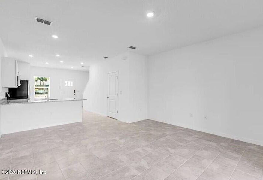 Spacious, unfurnished interior of a new home in , Jacksonville (Image 10).