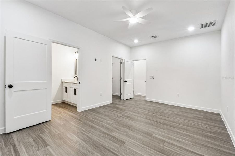 Spacious, unfurnished interior of a new home in , Lutz (Image 14).