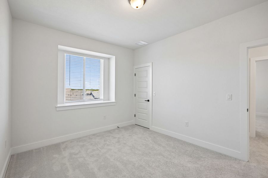 Representative unfurnished interior of a home built from the Denali by Pacesetter Homes in Easton Park, Austin (Image 27).