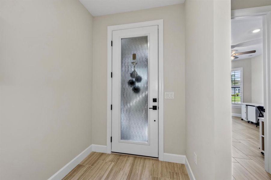 3862 589 Foyer Front Entry 3862 589 Foyer Front Entry