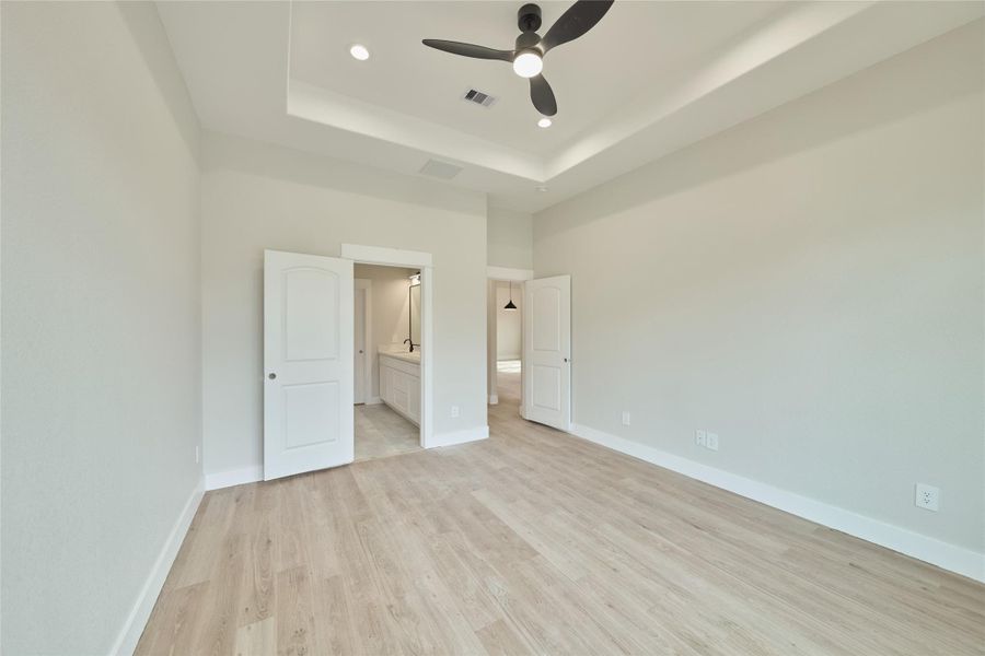 Spacious, unfurnished interior of a new home in , Huntsville (Image 28).