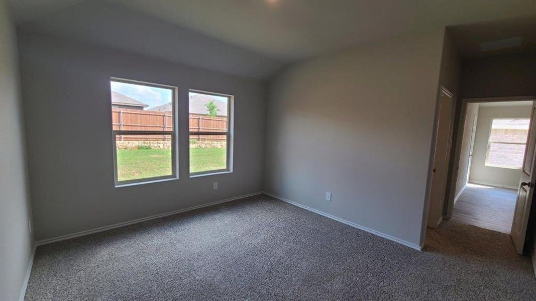 Spacious, unfurnished interior of a new home in Hickory Grove, Denton (Image 11).