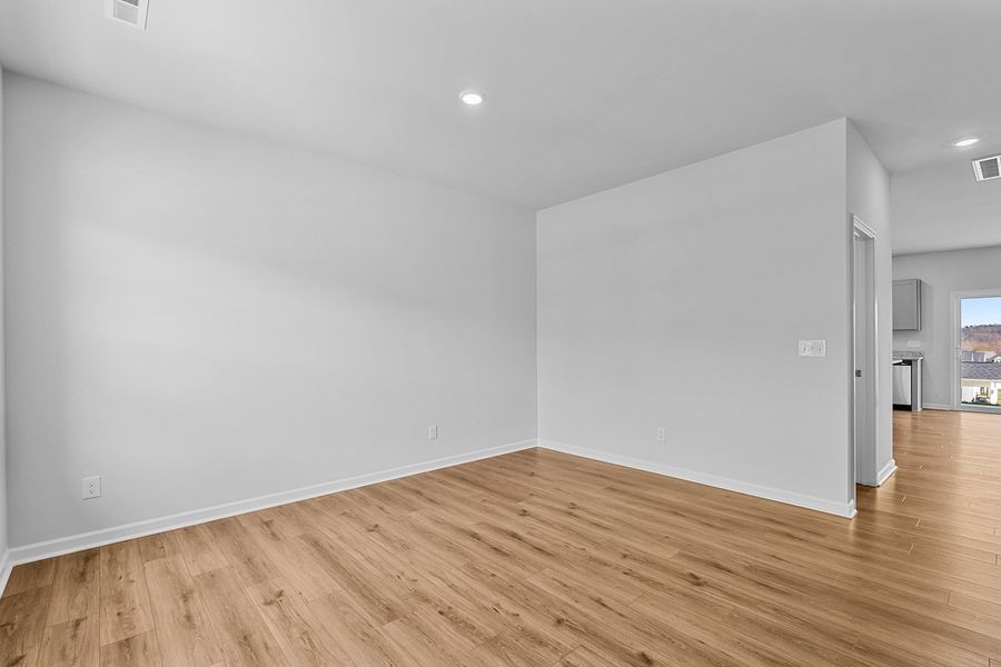 Spacious, unfurnished interior of a new home in Hanes Lake, Winston-Salem (Image 15).