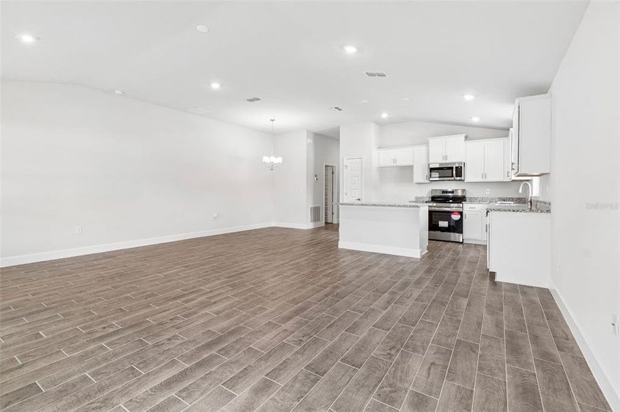 Spacious, unfurnished interior of a new home in Abbey Glen, Dade City (Image 54).