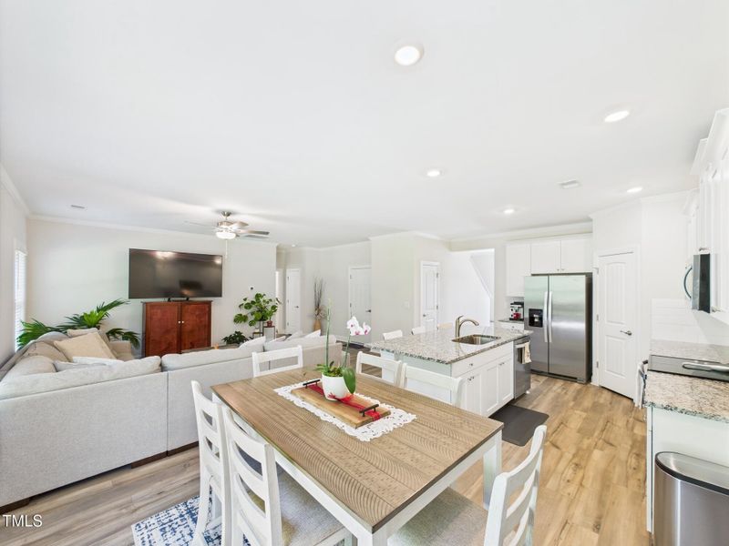 CAM01608G0-PR0104-STILL030