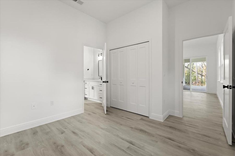 Spacious, unfurnished interior of a new home in , Citrus Springs (Image 27).