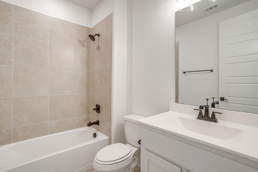 Furnished interior view inside a new home in Sweetgrass, Haslet (Image 15).