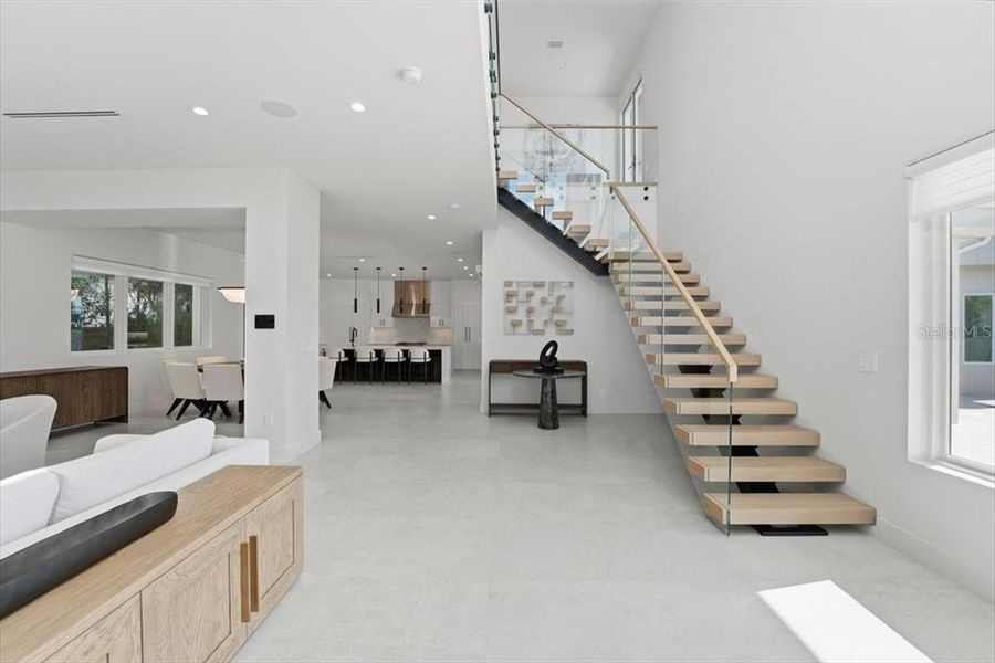 Furnished interior view inside a new home in , Orlando (Image 41).