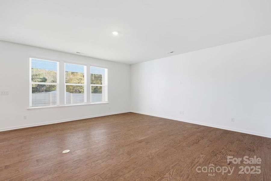 154 Nicholson Lane ~ Ready Now!