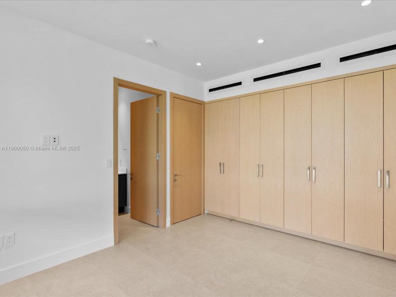 Spacious, unfurnished interior of a new home in , Miami Shores (Image 55).