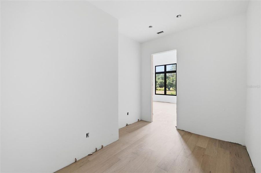 Spacious, unfurnished interior of a new home in Stonelake Ranch, Thonotosassa (Image 21).