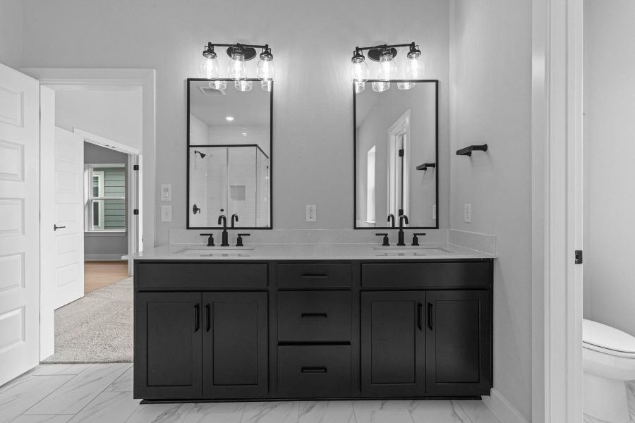 Owner's Bathroom Owner's Bathroom